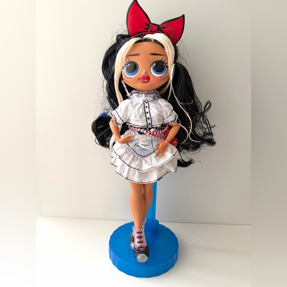 LOL SURPRISE 5 pc. O.M.G. Fashion Dolls Bundle with Accessories Set - Picture 7 of 10